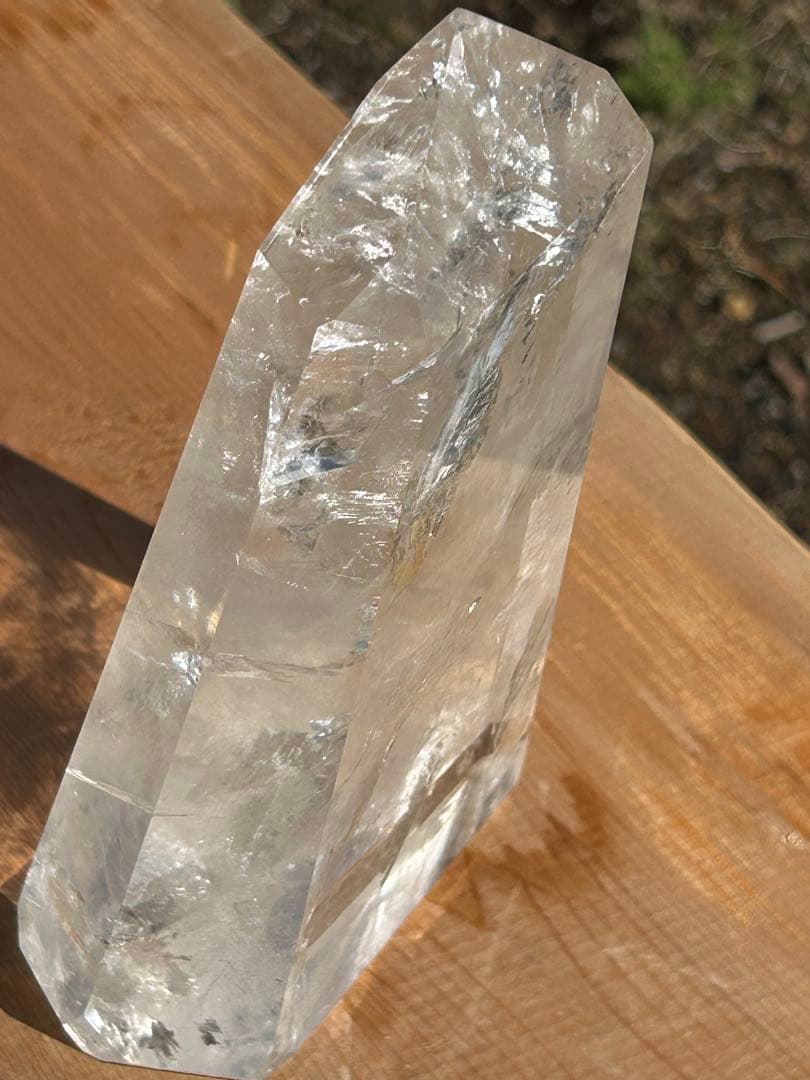 水晶透明度が高く最高品質AAAAAレインボークラック入