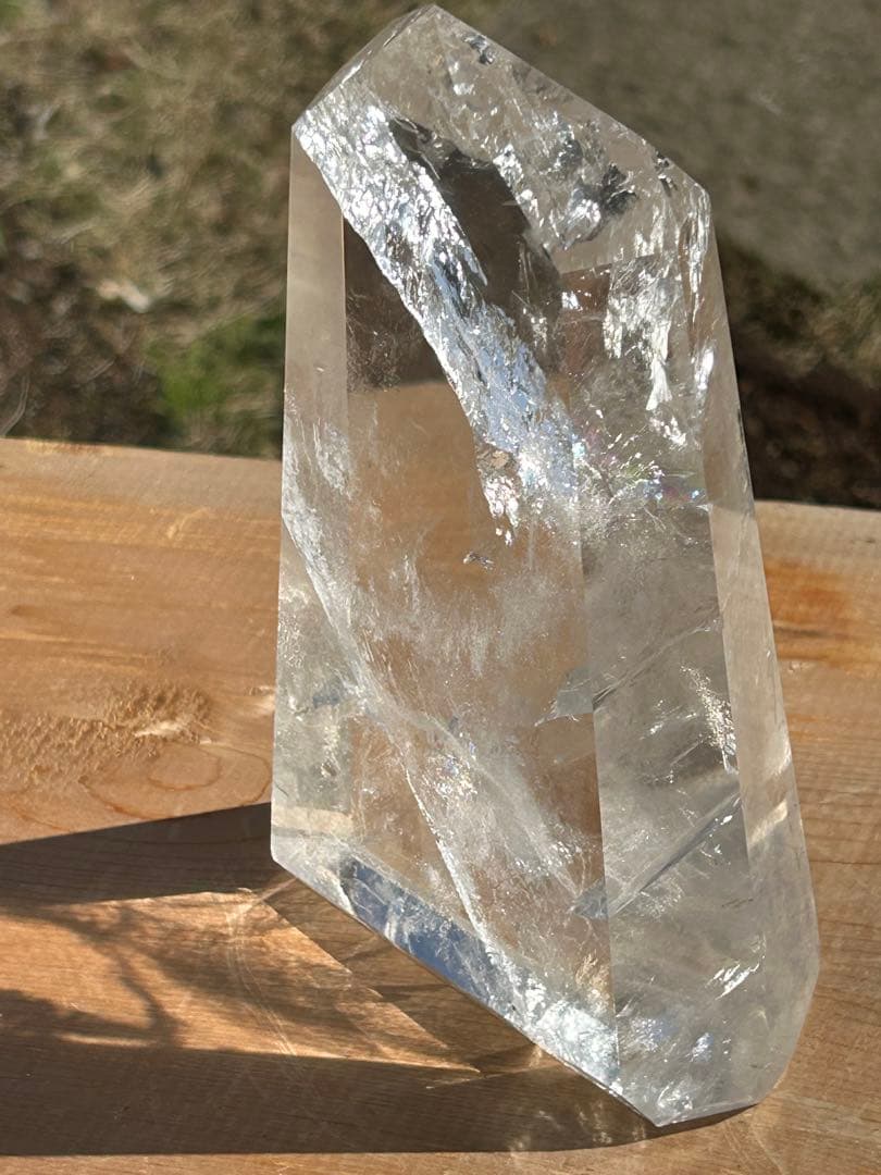 水晶透明度が高く最高品質AAAAAレインボークラック入