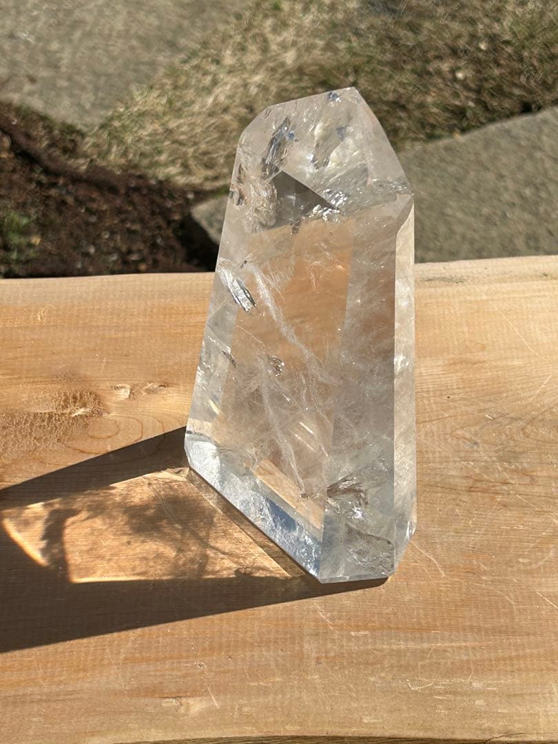 水晶透明度が高く最高品質AAAAAレインボークラック入