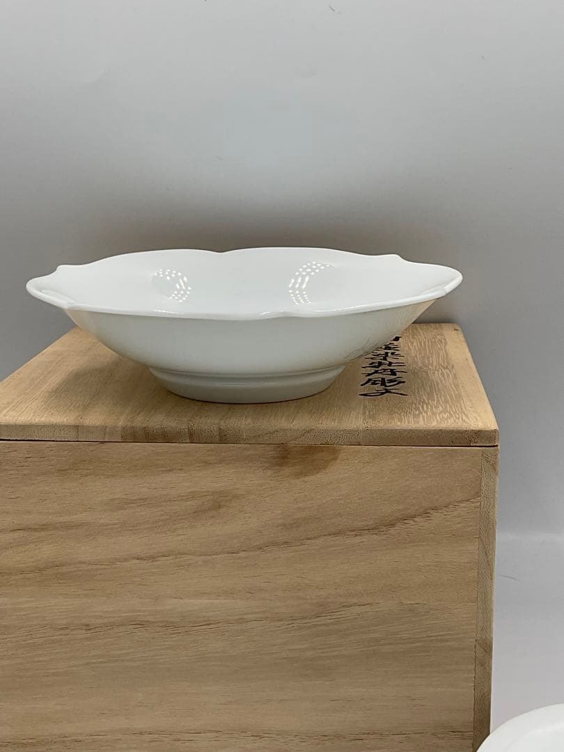 井上萬二　皿　鉢　白磁紫牡丹