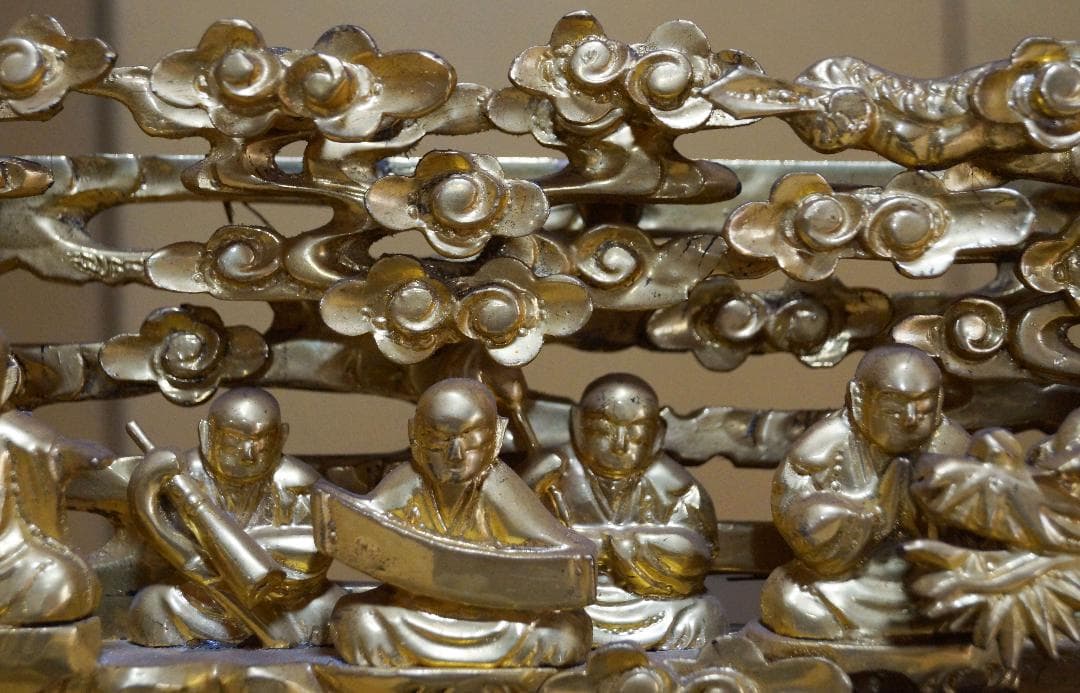 大正期 木製透かし彫り『龍羅漢図』金箔塗り 欄間飾り木彫欄間 仏壇飾りオブジェ