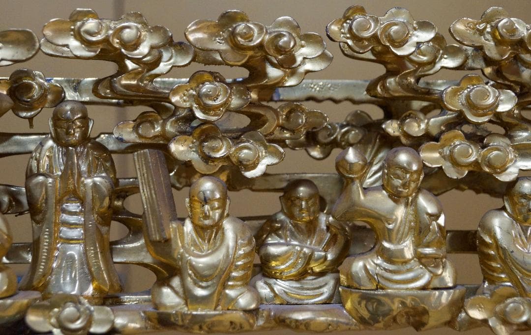 大正期 木製透かし彫り『龍羅漢図』金箔塗り 欄間飾り木彫欄間 仏壇飾りオブジェ
