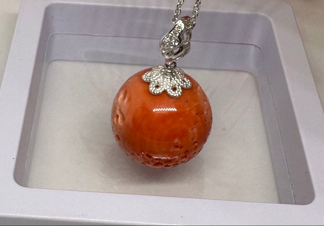 11271天然珊瑚大ボール型ペンダント シルバー925 虫眼あり