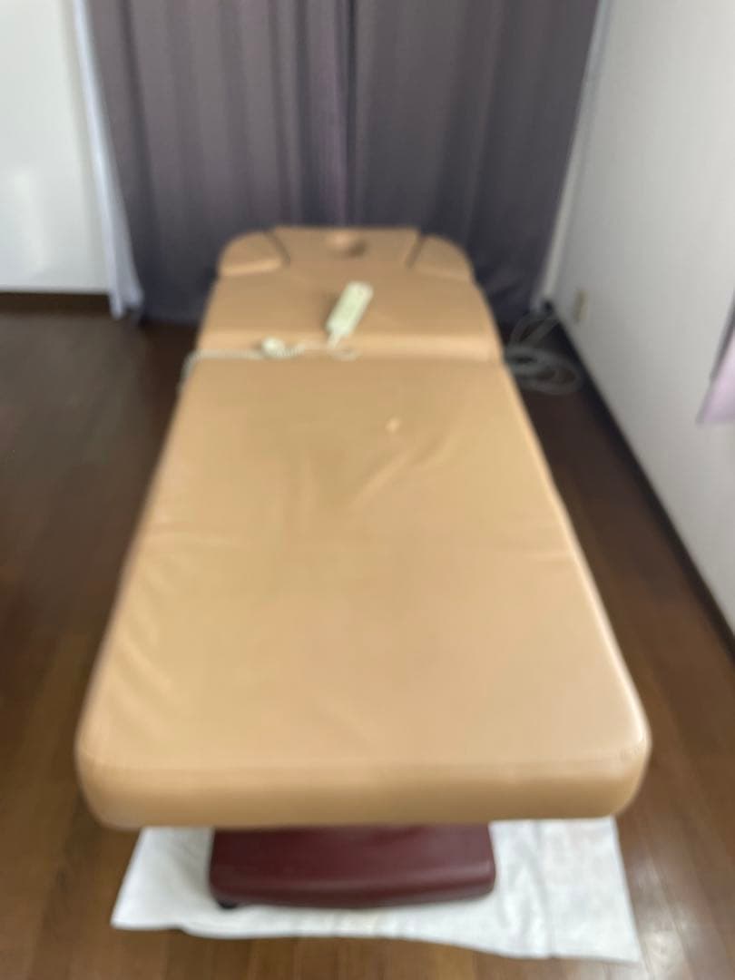 リクライニングマッサージテーブル