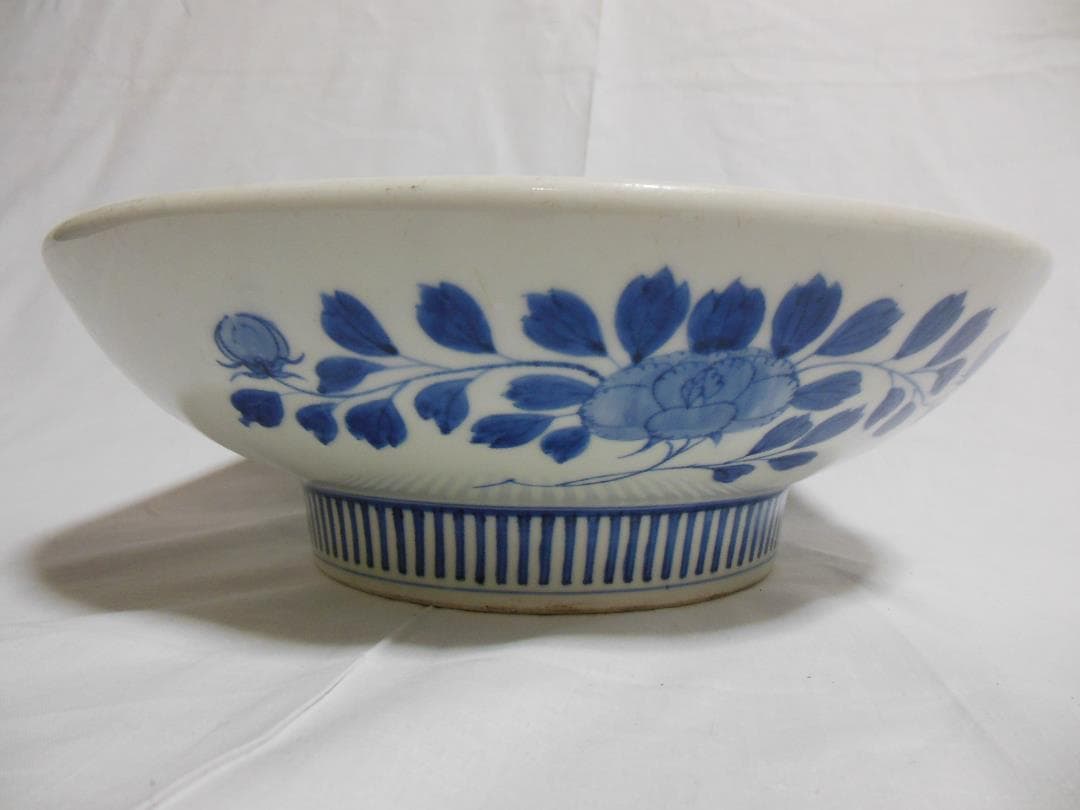 鍋島焼　染付牡丹文大皿（江戸後期）