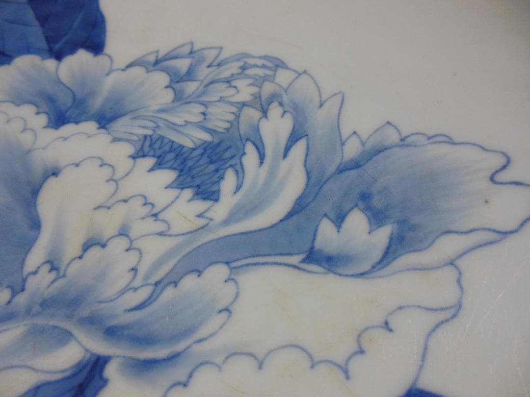 鍋島焼　染付牡丹文大皿（江戸後期）