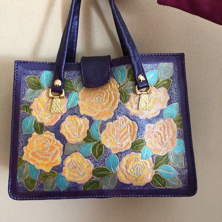 レザークラフト　花柄　手作りです⭐︎