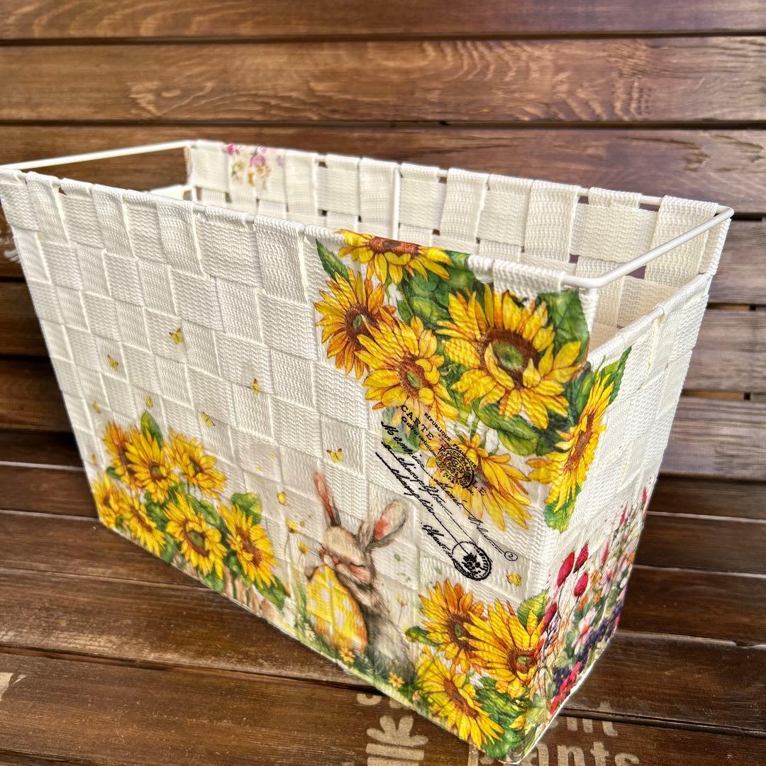 ご予約品　ハンドメイドリメイク　 マガジンラック たまごを抱いたうさぎさんとお花