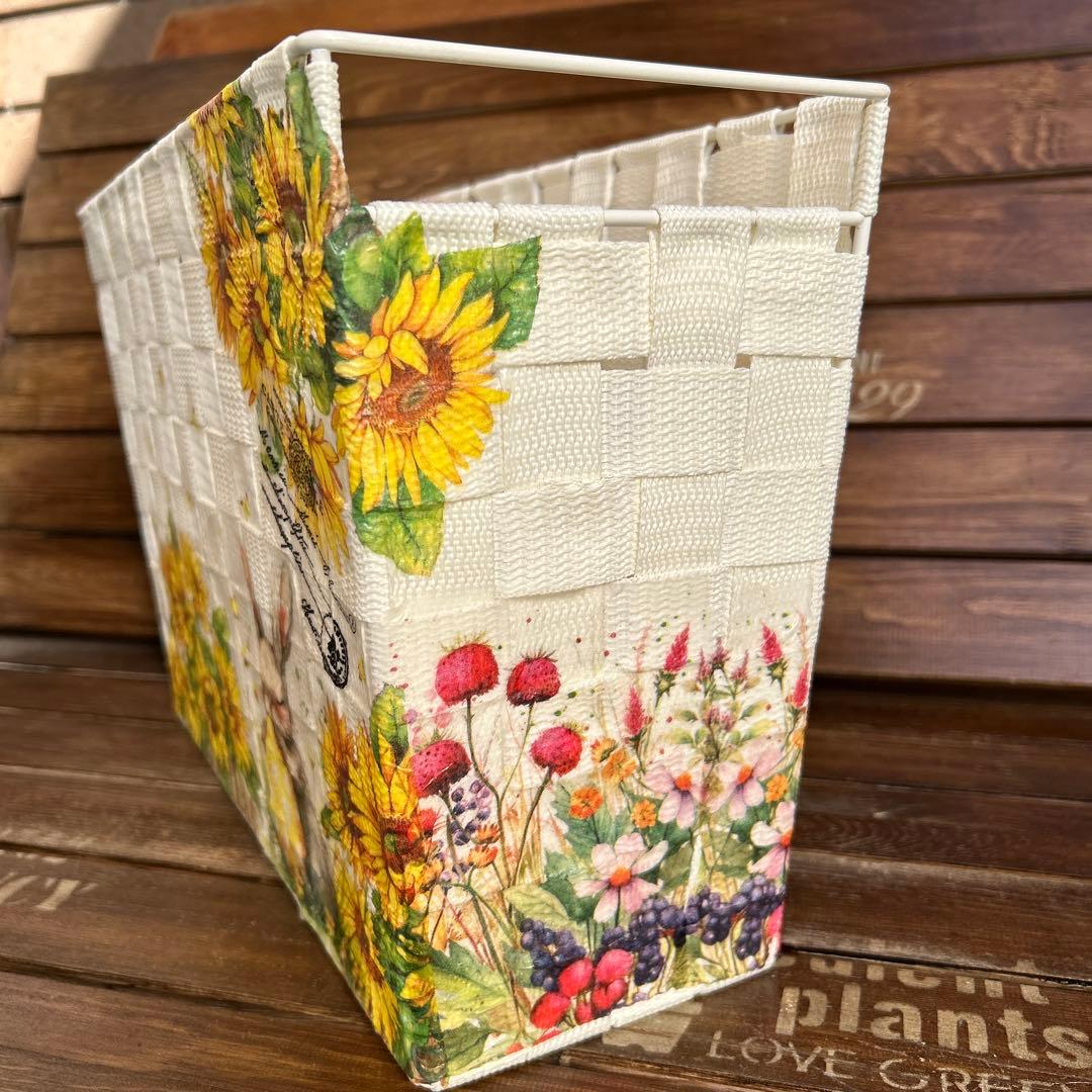 ご予約品　ハンドメイドリメイク　 マガジンラック たまごを抱いたうさぎさんとお花