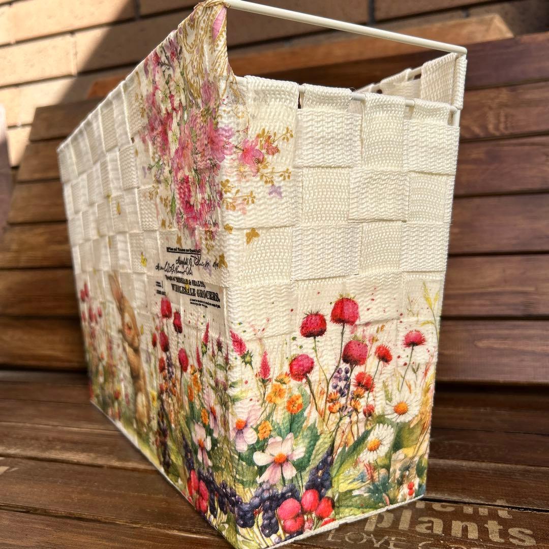 ご予約品　ハンドメイドリメイク　 マガジンラック たまごを抱いたうさぎさんとお花