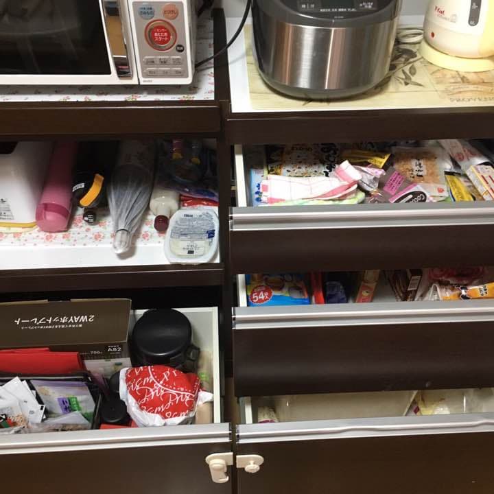 食器棚コンセント差しぐちあり