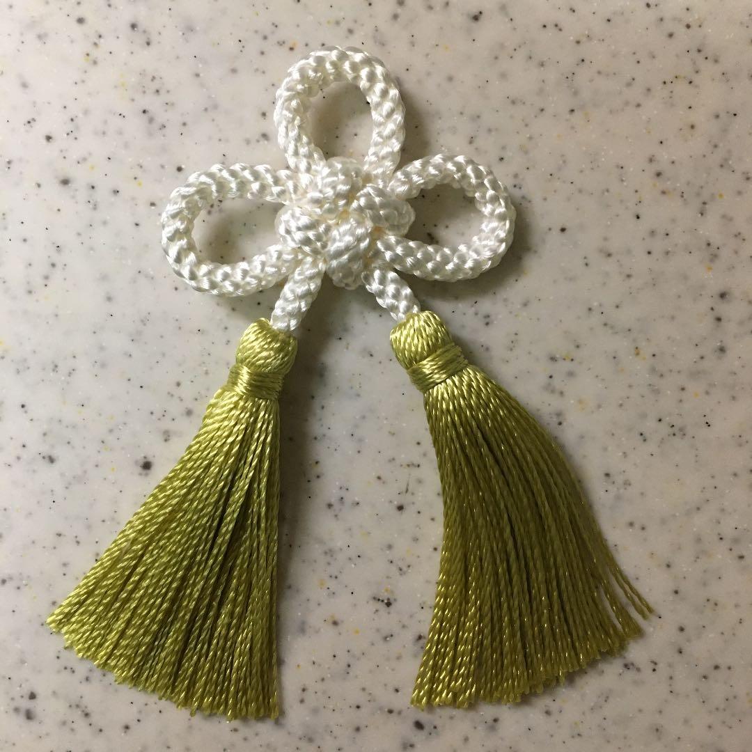 組紐 飾り 髪飾り 几帳結び 白(極太) 房付き (金茶) - メルカリ