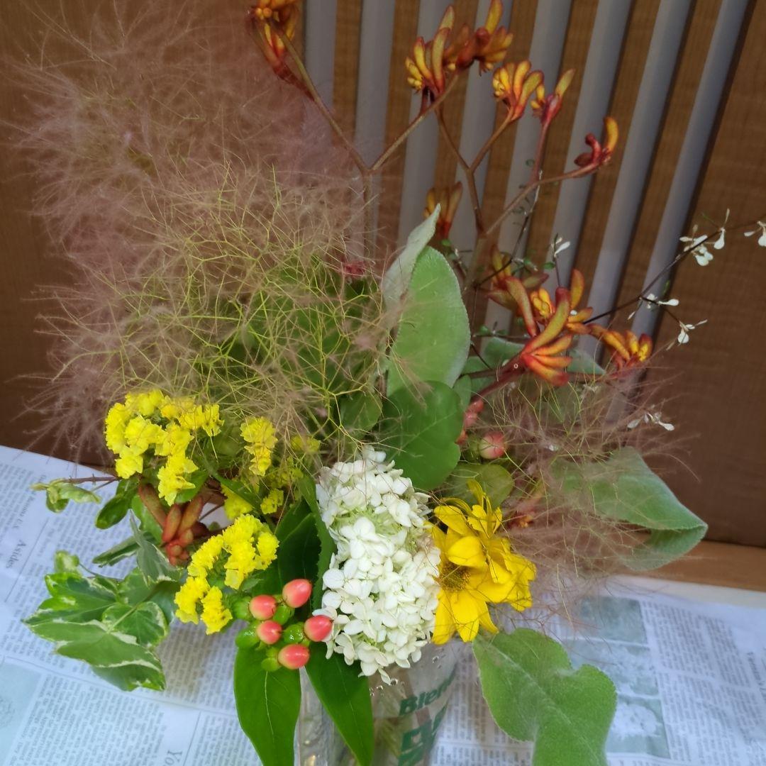 白紫陽花とスモークツリー　カンガルーポーの花束　切花