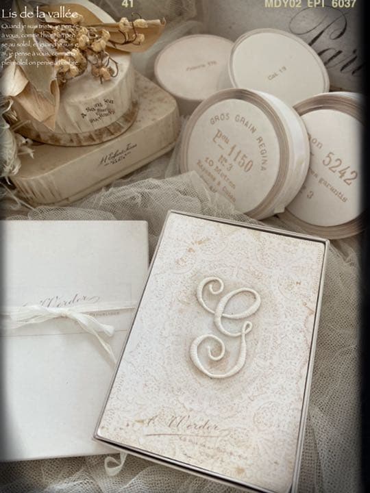 №2【1点のみ】フランス アンティーク イニシャル刺繍シートBOX付