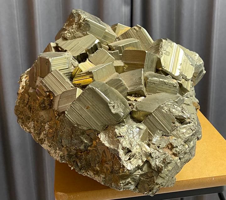 【巨大&希少】パイライト(黄鉄鉱) クラスター 原石 12kg