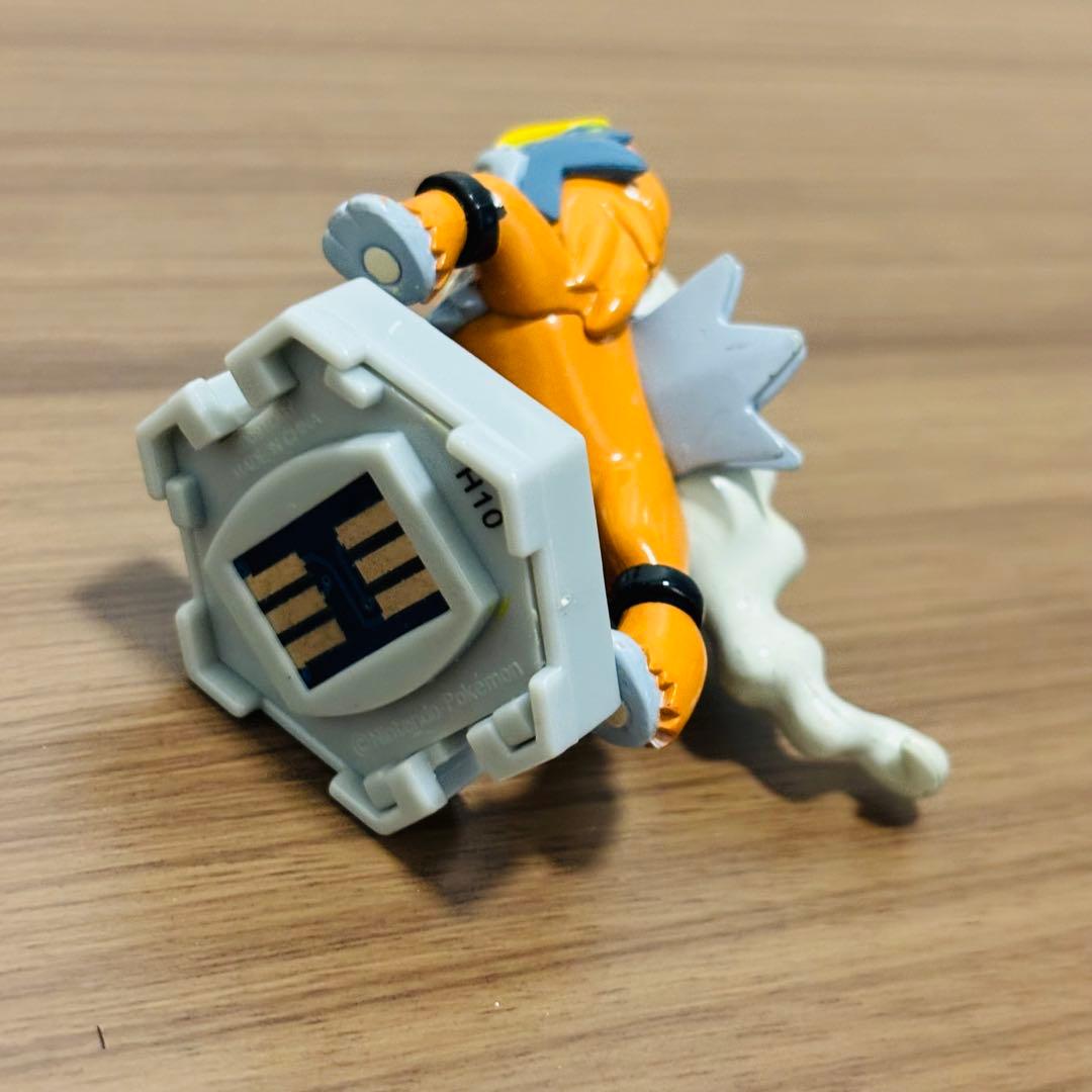 ポケモン　モンコレプラス　エンテイ　色違い　フィギュア