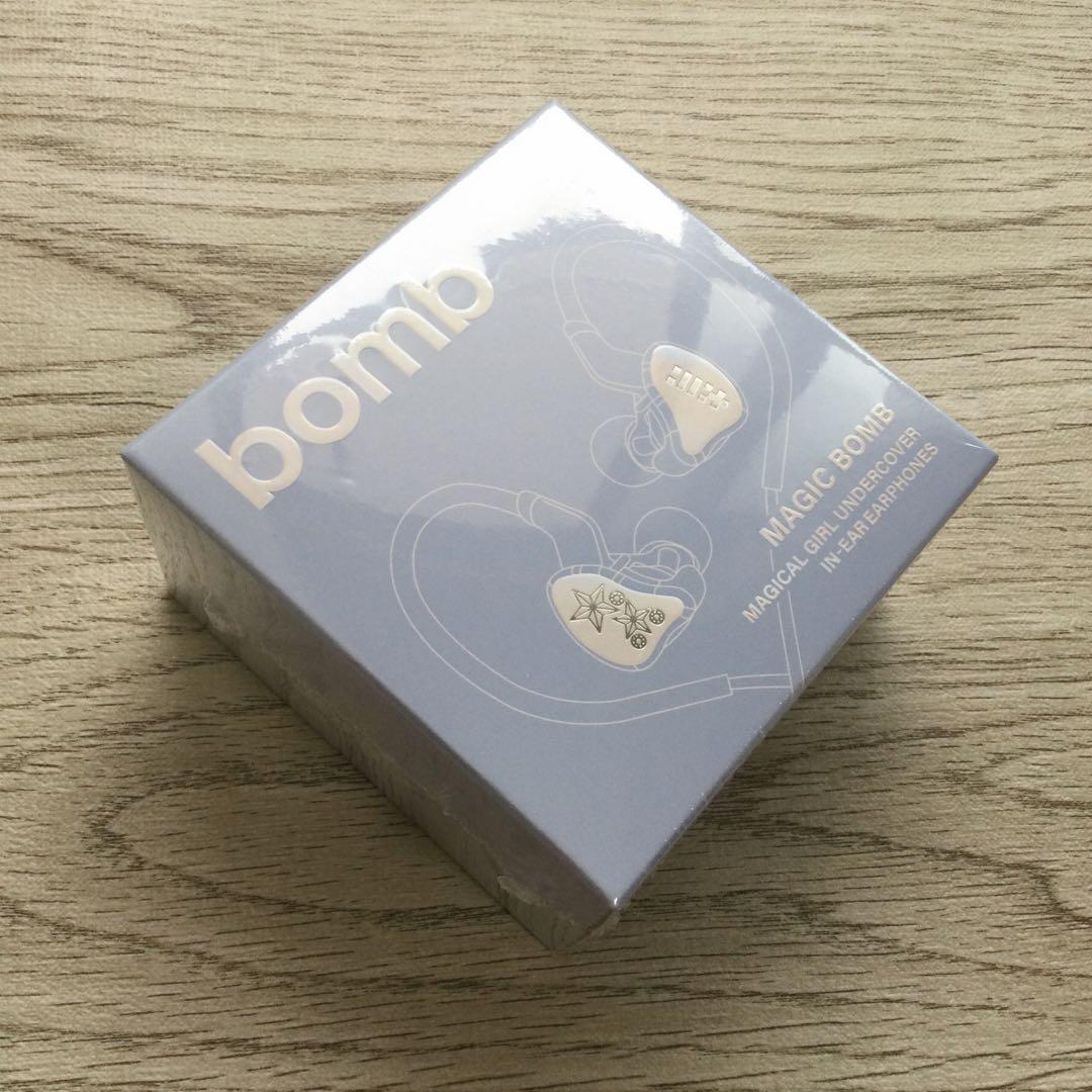 illit アイリット bomb イヤモニ風 イヤホン トレカ CD 未開封 - メルカリ