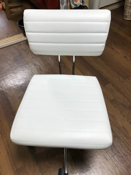 机、椅子、ランドセルのセット