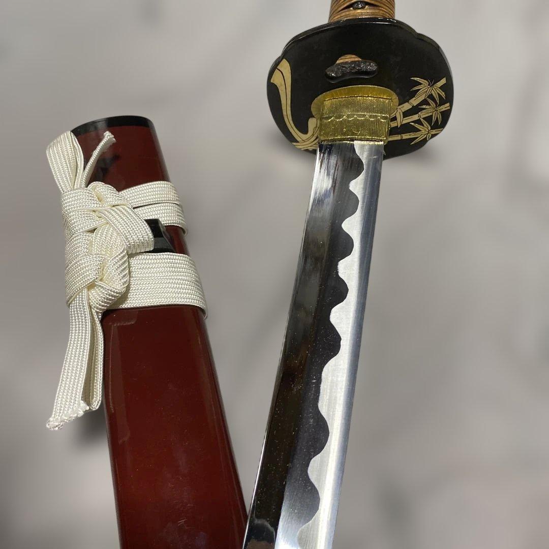高級模造大刀 藤巻柄 竹笹図木瓜鍔 小豆色呂鞘 - メルカリ