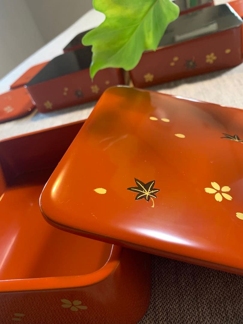 輪島塗 小重（小ぶり重箱）五客 春秋蒔絵 桜 紅葉ちらし 木箱入未使用