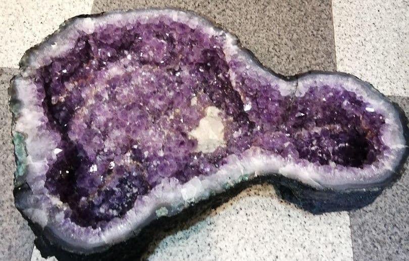 アメジストドーム　上：17.4kg 　下：57kg 　台座12.5kg