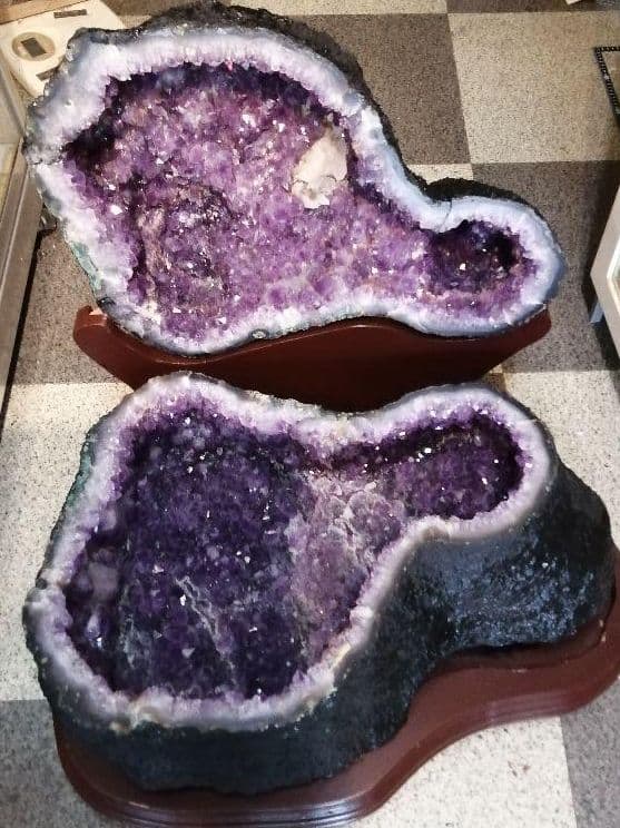 アメジストドーム　上：17.4kg 　下：57kg 　台座12.5kg