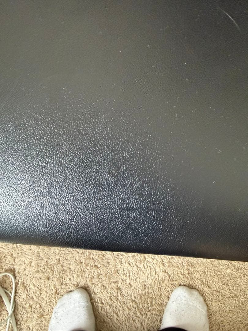 黒い1人掛けソファ