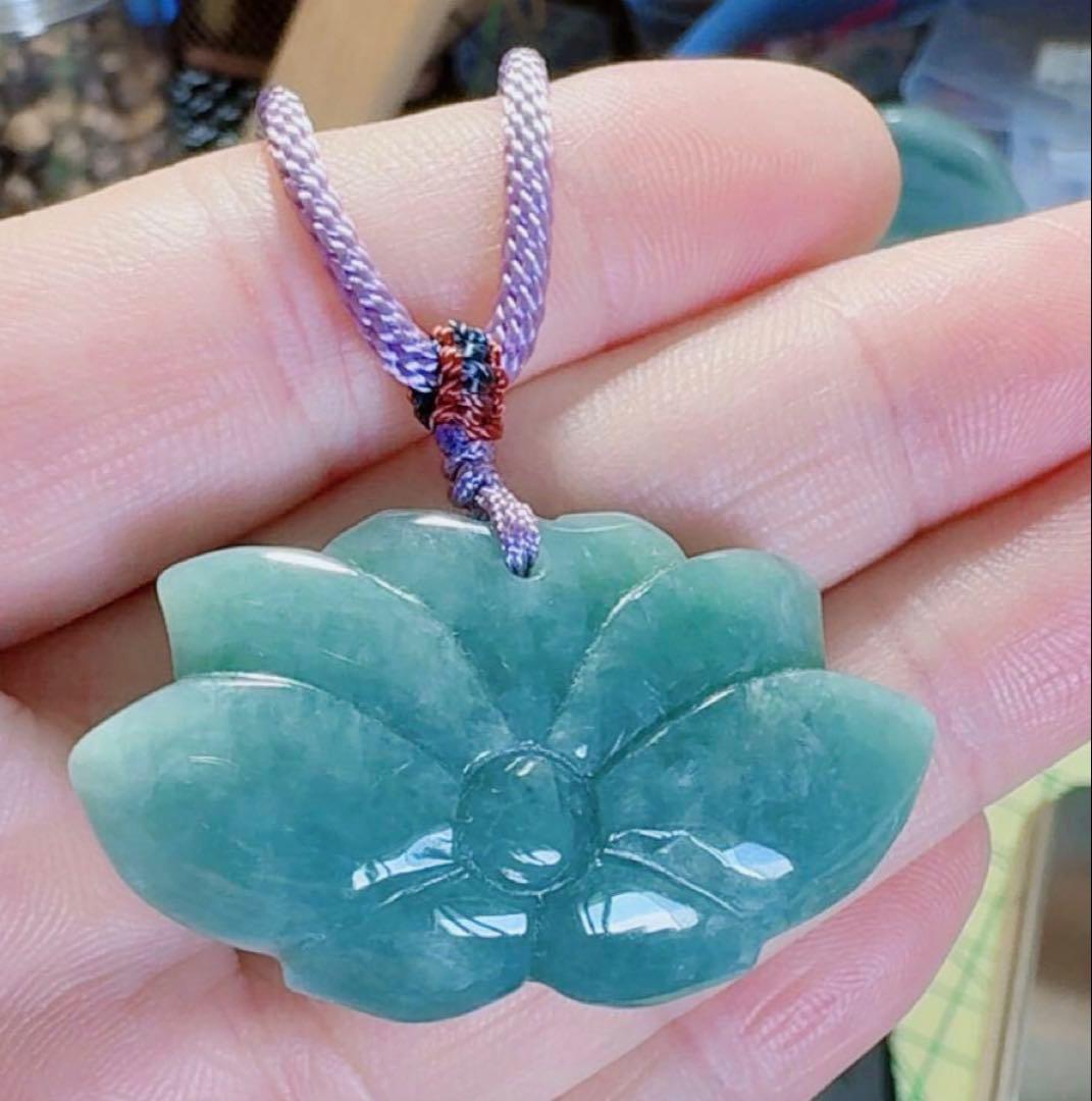 R2-02063天然本翡翠《本物保証》 緑蓮花ひすいペンダント ネックレス