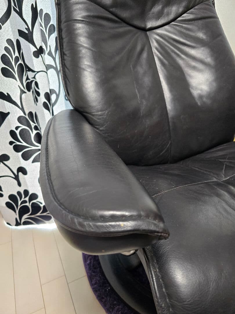 EKORNES 黒 レザー 回転式座椅子　オットマン付き