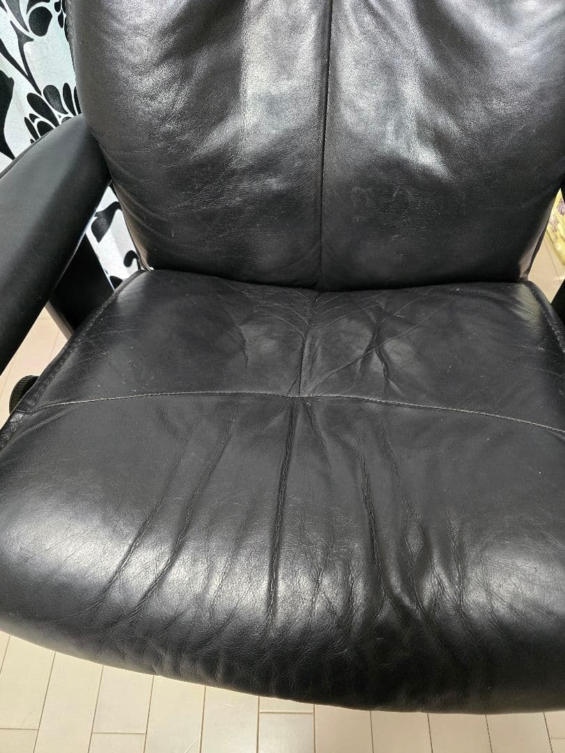 EKORNES 黒 レザー 回転式座椅子　オットマン付き