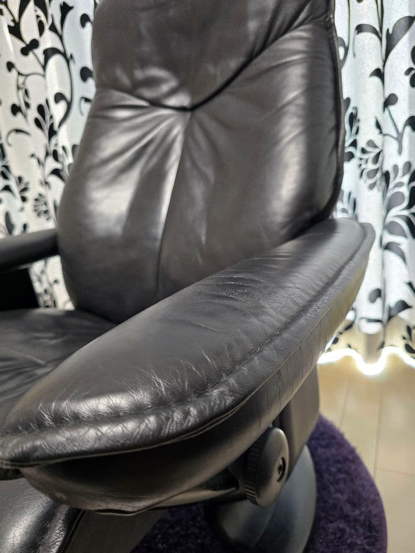 EKORNES 黒 レザー 回転式座椅子　オットマン付き