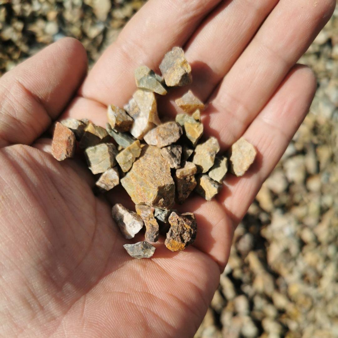 岐阜砂利　1000キロ　チャート石　岐阜石　砂利　庭　ガーデニング