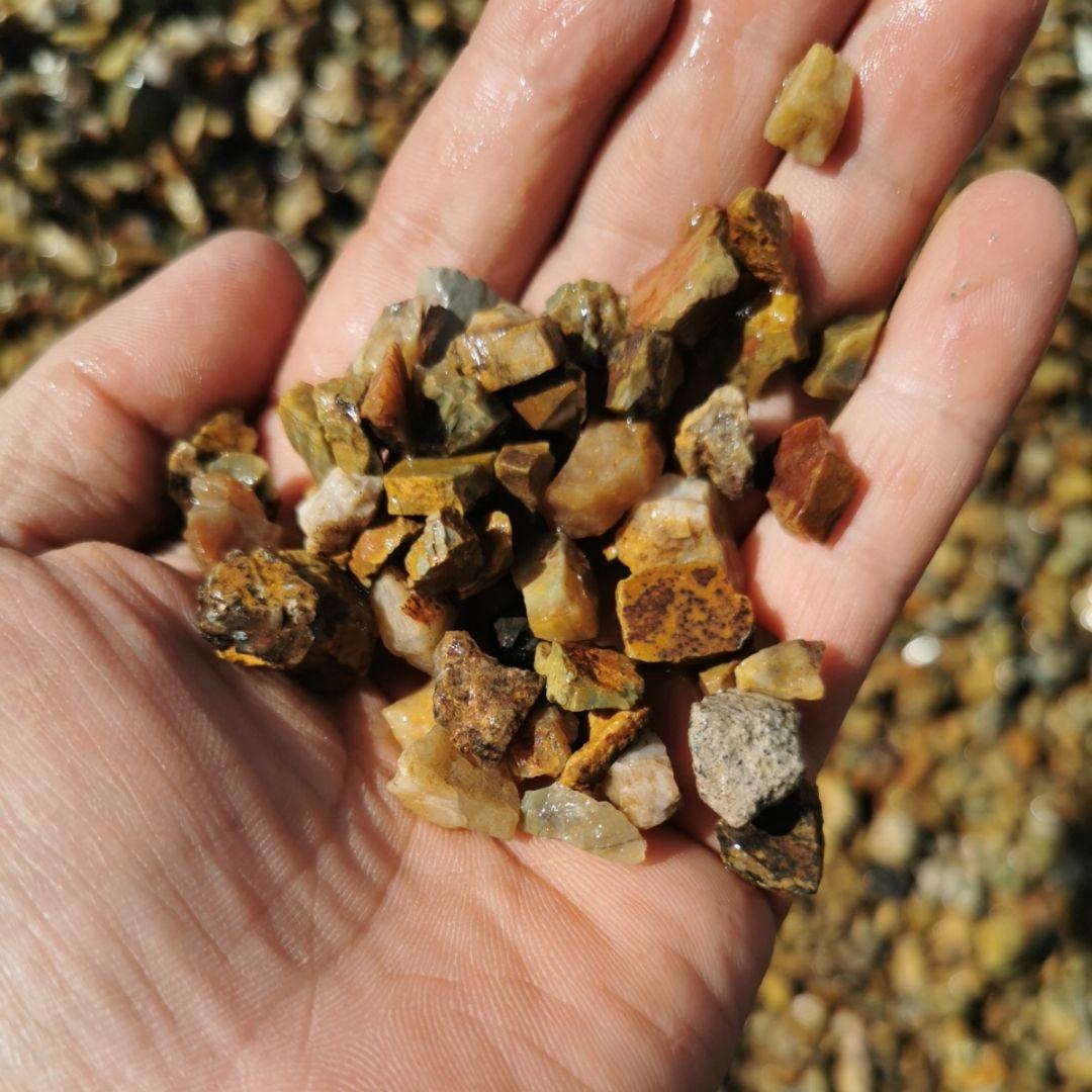 岐阜砂利　1000キロ　チャート石　岐阜石　砂利　庭　ガーデニング