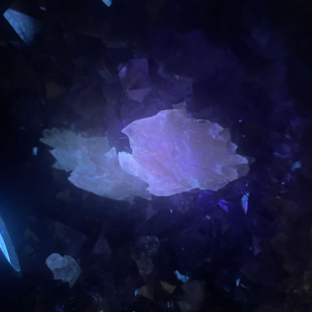 ⭐︎ウルグアイ産アメジストドーム　カコクセナイト　カルサイト共生