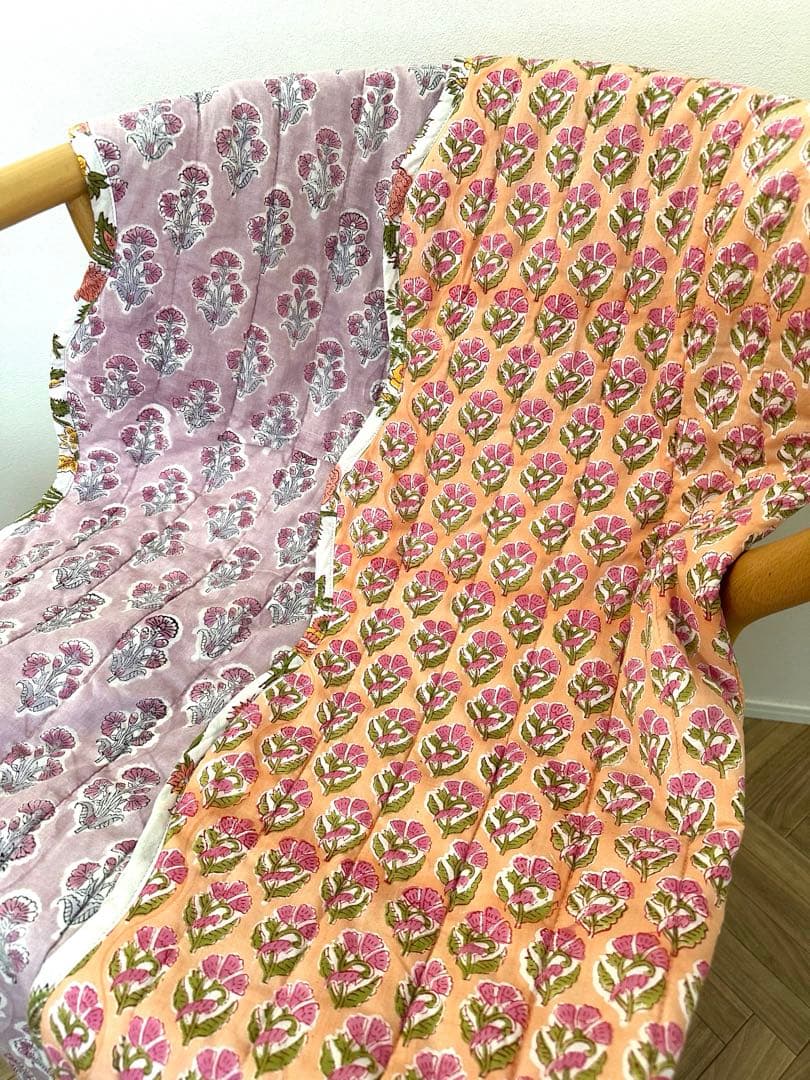 ブロックプリント　うねうねキルトブランケット　ペールオレンジ×ペールパープル