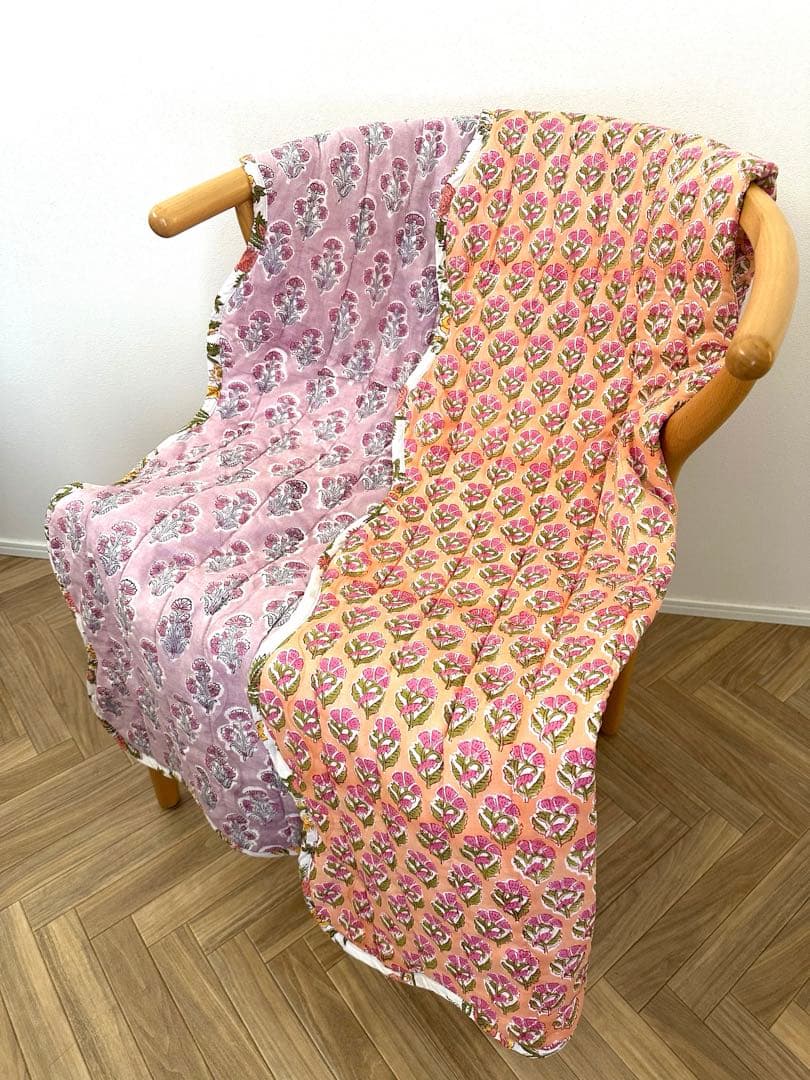ブロックプリント　うねうねキルトブランケット　ペールオレンジ×ペールパープル