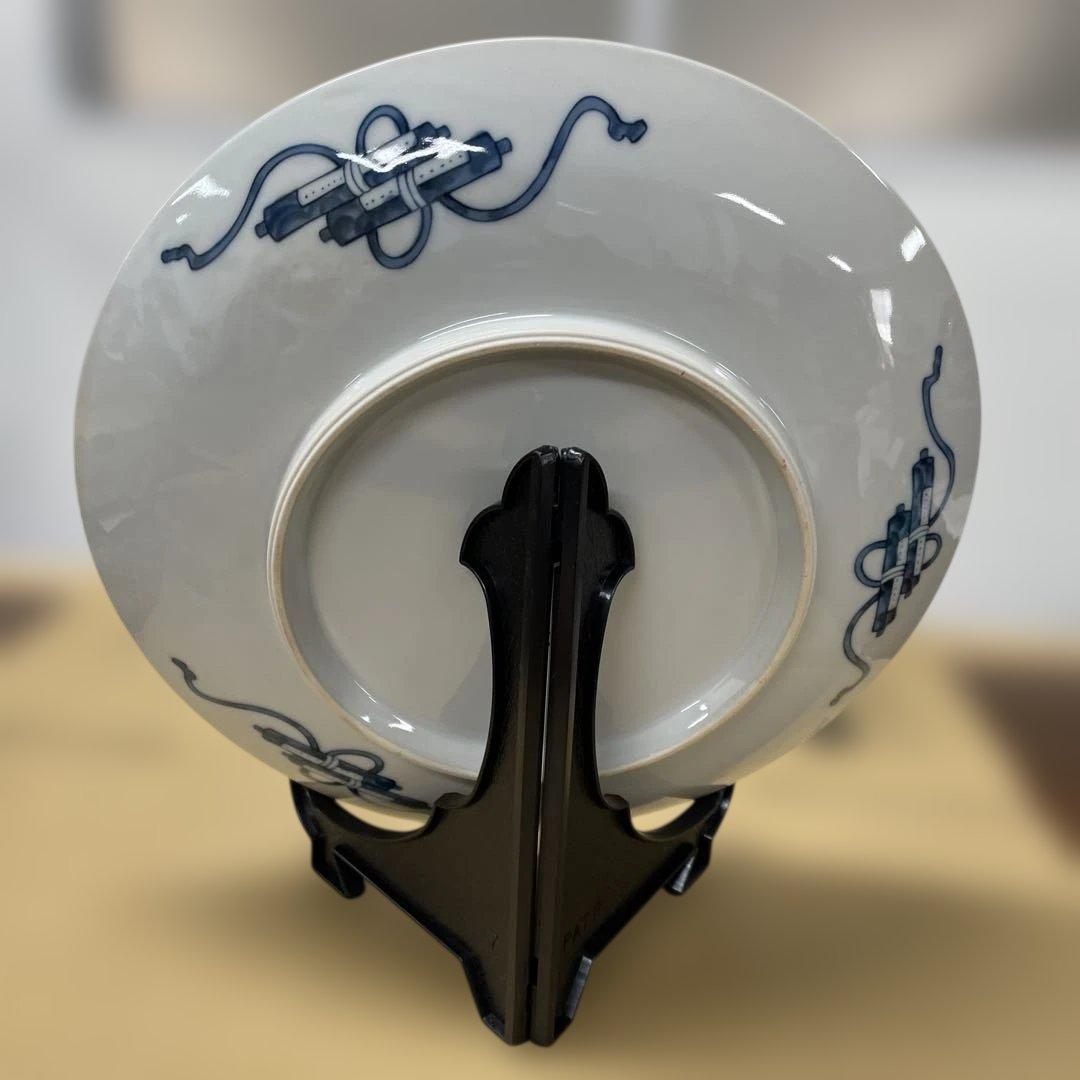 青い花柄の渦巻き模様の皿　　-20