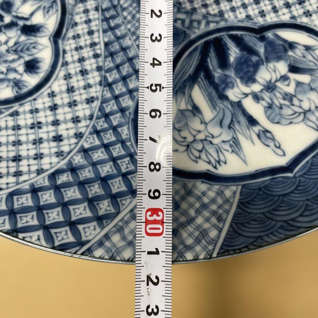 青い花柄の渦巻き模様の皿　　-20