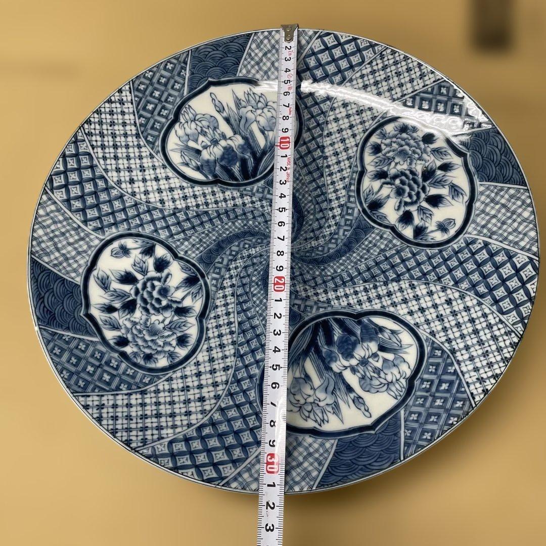 青い花柄の渦巻き模様の皿　　-20