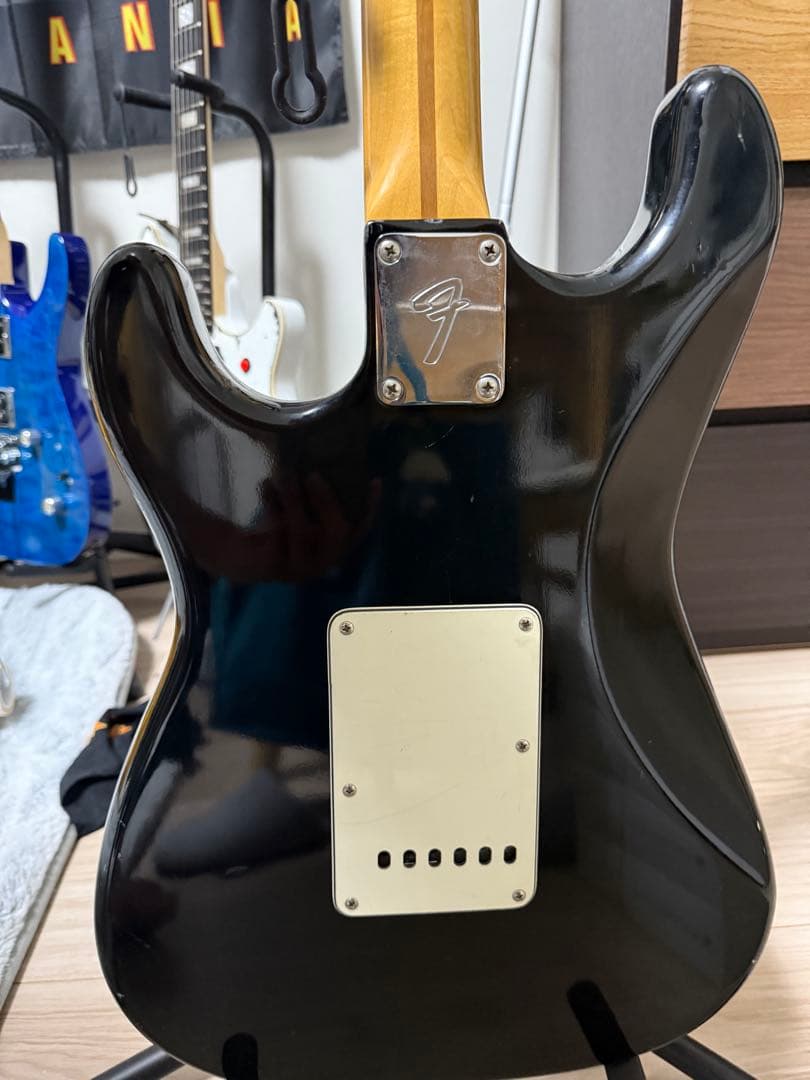 ストラトキャスター Stratocaster ブラック
