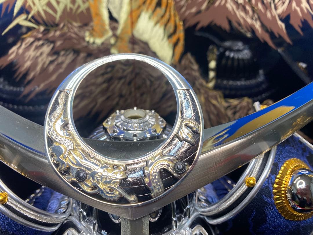 上杉謙信　東京久月　五月人形　家紋付き兜飾り収納セット・シルバー兜・天空シリーズ