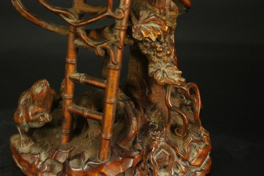 中国美術 高揚木 刻 葡萄栗鼠 置物 高7.7cm(HA383)