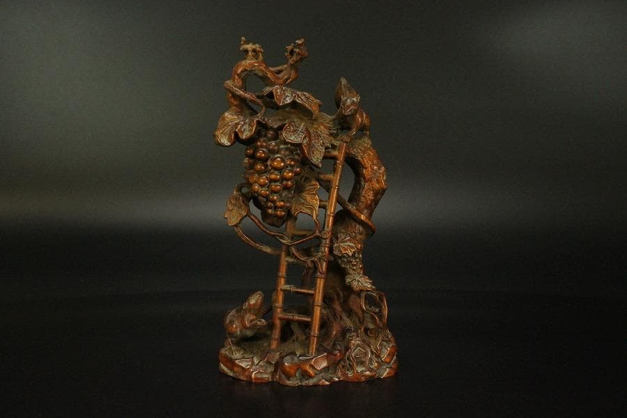 中国美術 高揚木 刻 葡萄栗鼠 置物 高7.7cm(HA383)