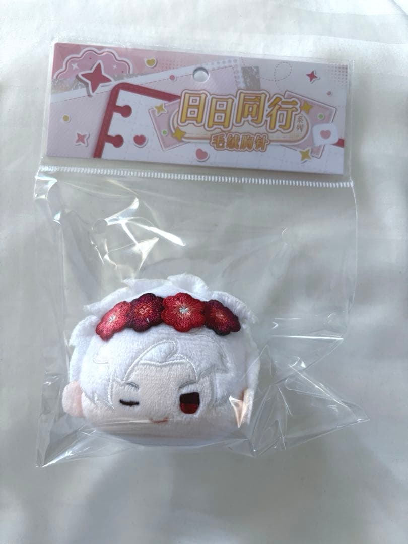 恋と深空 シン 日日同行 ぬいぐるみバッジ - メルカリ