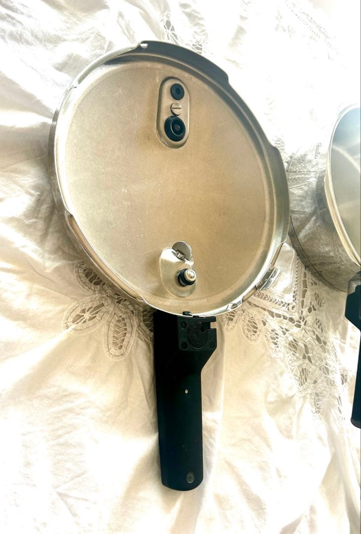 フィスラ圧力鍋　2.5L ドイツ製　IH使用可能