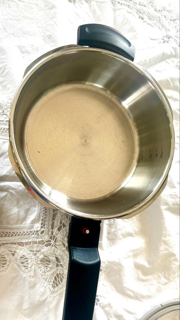 フィスラ圧力鍋　2.5L ドイツ製　IH使用可能