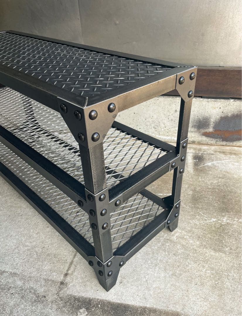 リベット３段ラック［Ver.縞板］植物棚　アイアン家具　ベンチ　アイアンラック