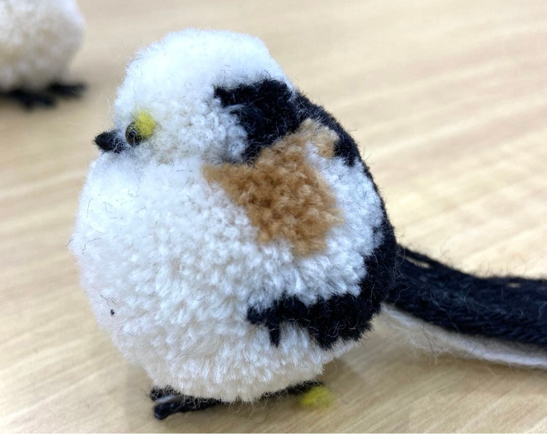 シマエナガ　１羽　ポンポン　ダルマ毛糸