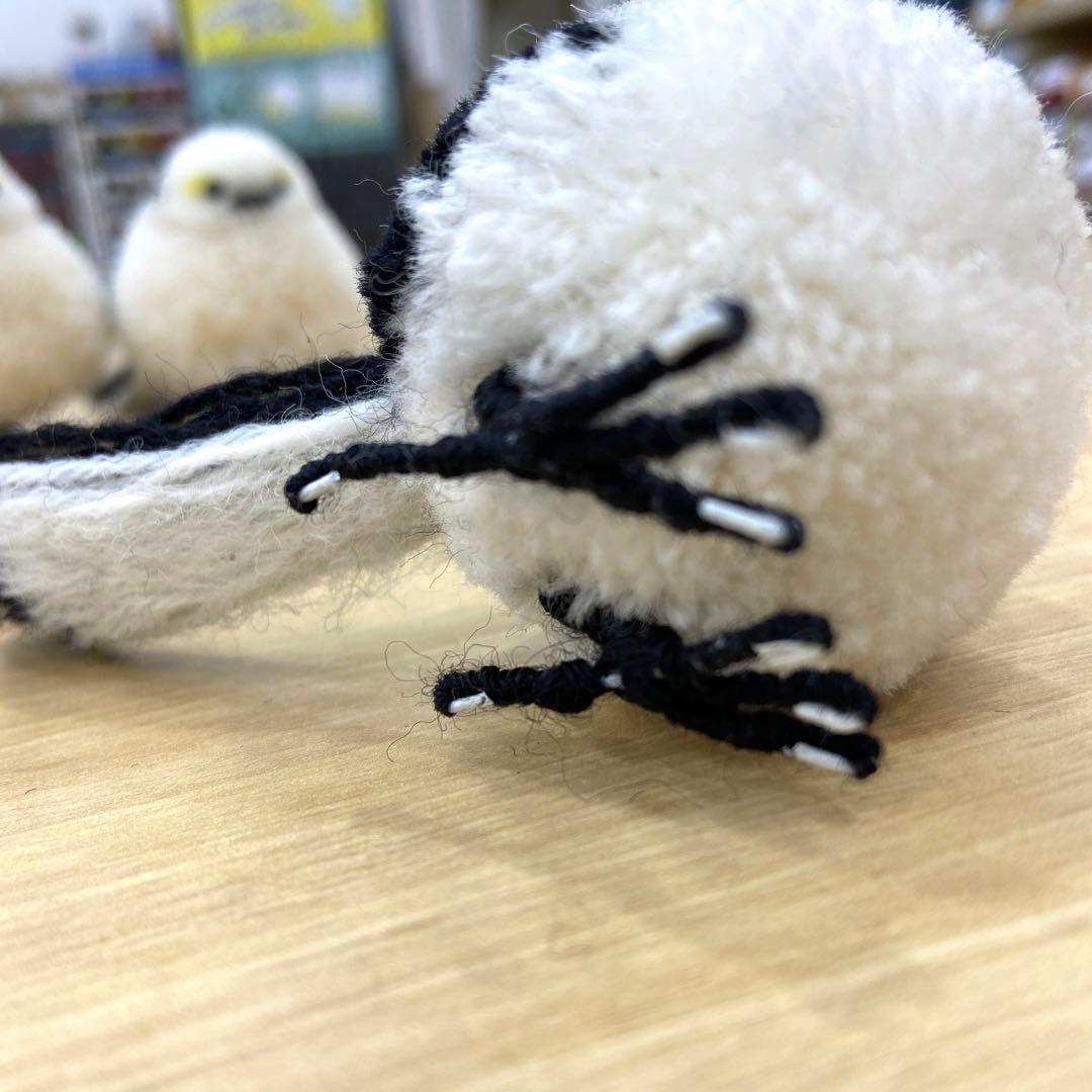 シマエナガ　１羽　ポンポン　ダルマ毛糸