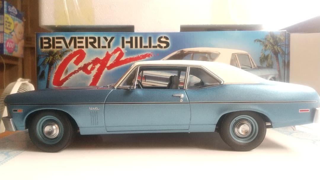1/18 ビバリーヒルズコップ シボレー ノヴァ